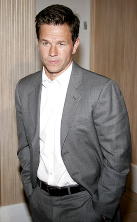 BEVERLY HILLS, CA - NOVEMBER 20, 2006: Mark Wahlberg at the 2006 Los Angeles Free Clinic Annual Dinner Gala held at the Beverly Hilton Hotel in Beverly Hills, USA on November 20, 2006.のeditorial素材
