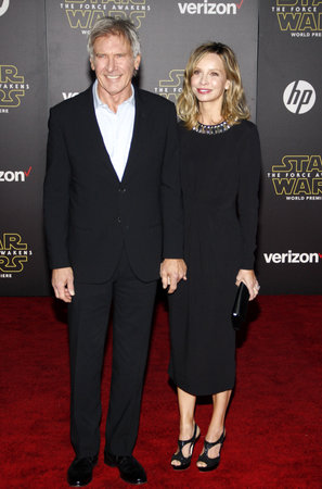 HOLLYWOOD, CA - Harrison Ford and Calista Flockhart at the World premiere of 'Star Wars: The Force Awakens' held at the TCL Chinese Theatre in Hollywood, USA on December 14, 2015.のeditorial素材