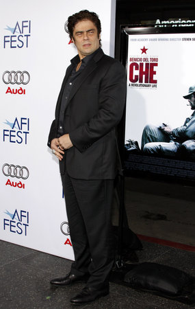 Benicio Del Toro at the AFI FEST 2008 Centerpiece Gala Screening Of 'Che' held at the Grauman's Chinese Theatre in Hollywood on November 1, 2008.のeditorial素材