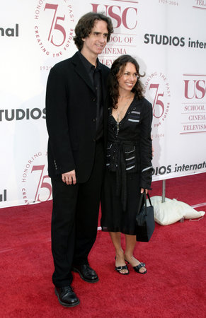 LOS ANGELES, CA - SEPTEMBER 26, 2004: Jay Roach and Susanna Hoffs at the 75th Diamond Jubilee Celebration for the USC School of Cinema-Television held at the USC's Bovard Auditorium in Los Angeles, USA on September 26, 2004.のeditorial素材