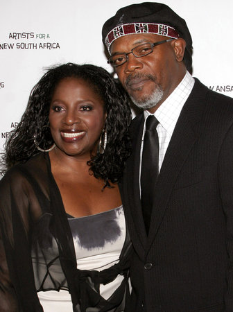 Samuel L. Jackson attends the Archbishop Desmond Tutu's 75th Birthday Celebration held at the Regent Beverly Wilshire Hotel in Beverly Hills, California on September 18, 2006.のeditorial素材