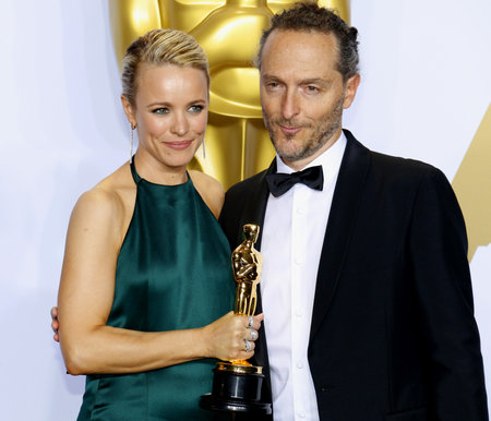 Rachel McAdams and Emmanuel Lubezki at the 88th Annual Academy Awards - Press Room held at the Loews Hollywood Hotel in Hollywood, USA on February 28, 2016.のeditorial素材