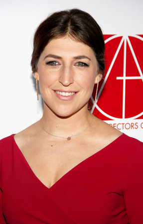 Mayim Bialik at the 19th Annual Art Directors Guild Excellence In Production Design Awards held at the Beverly Hilton Hotel in Beverly Hills on January 31, 2015.のeditorial素材