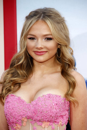 Natalie Alyn Lind at the Los Angeles premiere of "Blended" held at the TCL Chinese Theatre in Los Angeles, USA on May 21, 2014.のeditorial素材