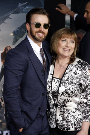 Chris Evans at the Los Angeles premiere of "Captain America: The Winter Soldier" held at the El Capitan Theatre in Los Angeles, USA on March 13, 2014.のeditorial素材