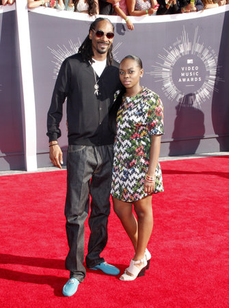 Snoop Dogg and Cori Broadus at the 2014 MTV Video Music Awards held at the Forum in Los Angeles, USA on August 24, 2014.のeditorial素材