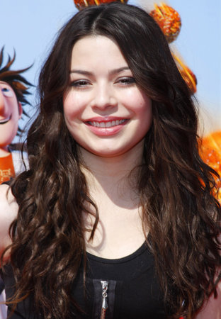 Miranda Cosgrove at the Los Angeles premiere of 'Cloudy With A Chance Of Meatballs' held at the Mann Village Theater jn Westwood, USA on September 12, 2009.のeditorial素材