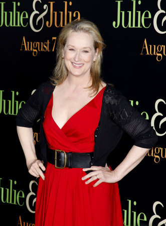 Meryl Streep at the Los Angeles premiere of 'Julie and Julia' held at the Mann Village Theatre in Westwood, USA on July 26, 2009.のeditorial素材