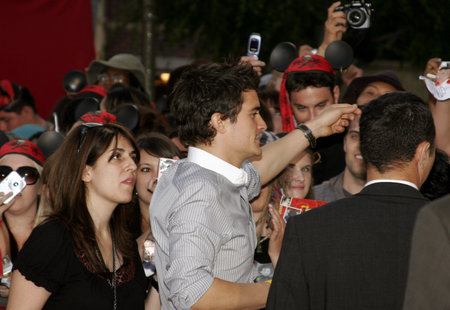Orlando Bloom attends the World Premiere of "Pirates of the Caribbean: At World's End" held at Disneyland in Anaheim, California on May 19, 2007.のeditorial素材