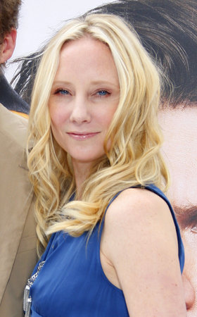 HOLLYWOOD, CA - JUNE 12, 2011: Anne Heche at the Los Angeles premiere of 'Mr. Popper's Penguins' held at the Grauman's Chinese Theatre in Hollywood, USA on June 12, 2011.のeditorial素材