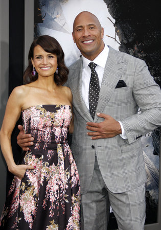 Dwayne Johnson and Carla Gugino at the Los Angeles premiere of 'San Andreas' held at the TCL Chinese Theater in Hollywood, USA on May 26, 2015.のeditorial素材