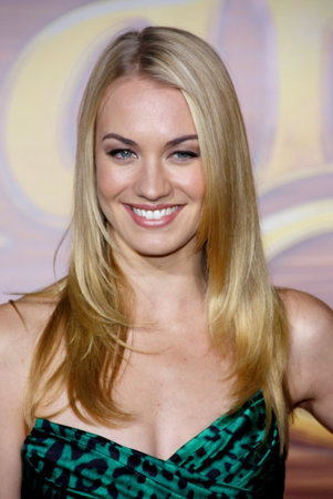 Yvonne Strahovski at the Los Angeles premiere of 'Tangled' held at the El Capitan Theater in Hollywood on November 14, 2010.のeditorial素材