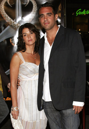 Annabella Sciorra and Bobby Cannavale at the Premiere of 'Snakes on a Plane' held at the Grauman's Chinese Theater in Hollywood, USA on August 17, 2006.のeditorial素材