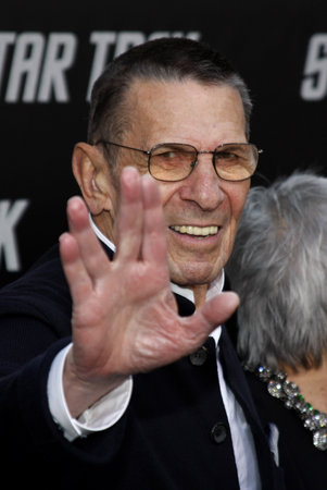 Photo pour Leonard Nimoy at the Los Angeles premiere of 'Star Trek' held at the Grauman's Chinese Theater in Hollywood on April 30, 2009. - image libre de droit