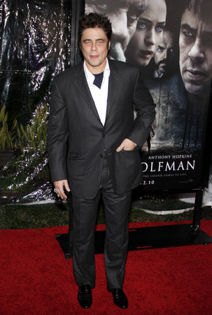 Benicio Del Toro at the Los Angeles premiere of 'The Wolfman' held at the ArcLight Cinemas in Hollywood on February 28, 2010.のeditorial素材