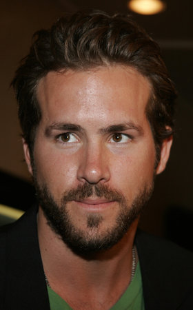 Ryan Reynolds at the Los Angeles premiere of "Waiting" at the Mann Bruin Theater in Westwood, California, United States on September 29, 2005.のeditorial素材