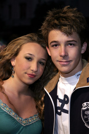 at the Los Angeles premiere of "Sahara" held at the Grauman's Chinese Theater in Hollywood, USA on April 4, 2005.のeditorial素材