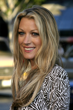 Natalie Zea at the Los Angeles premiere of "Sahara" held at the Grauman's Chinese Theater in Hollywood, USA on April 4, 2005.のeditorial素材