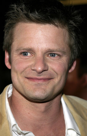 Steve Zahn at the Los Angeles premiere of "Sahara" held at the Grauman's Chinese Theater in Hollywood, USA on April 4, 2005.のeditorial素材