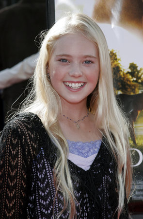 Danielle Chuchran at the Los Angeles premiere of 'Dreamer' held at the Mann Village Theatre in Westwood, USA on October 9, 2005.のeditorial素材