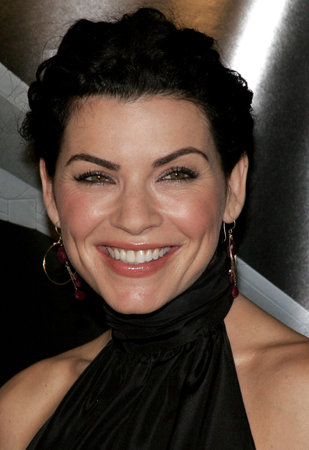 Julianna Margulies at the Los Angeles premiere of "Snakes on a Plane" held at the Grauman's Chinese Theatre in Hollywood, USA on August 17, 2006.のeditorial素材