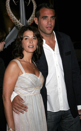 Annabella Sciorra and Bobby Cannavale at the Los Angeles premiere of "Snakes on a Plane" held at the Grauman's Chinese Theatre in Hollywood, USA on August 17, 2006.のeditorial素材
