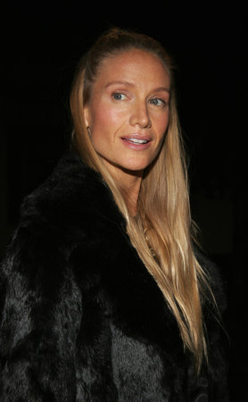 Kelly Lynch at the Los Angeles premiere of "Neil Young: Heart of Gold" held at the Paramount Studio Lot in Hollywood, USA on February 7, 2006.のeditorial素材