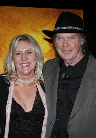 Neil Young at the Los Angeles premiere of "Neil Young: Heart of Gold" held at the Paramount Studio Lot in Hollywood, USA on February 7, 2006.のeditorial素材
