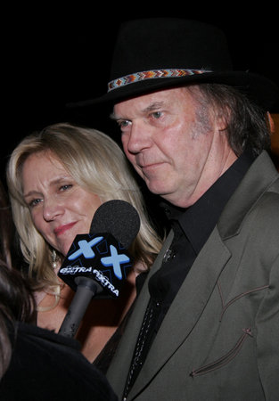 Neil Young at the Los Angeles premiere of "Neil Young: Heart of Gold" held at the Paramount Studio Lot in Hollywood, USA on February 7, 2006.のeditorial素材