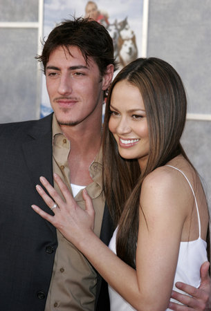 Moon Bloodgood and Eric Balfour at the World premiere of "Eight Below" held at the El Capitan Theater in Hollywood, California, United States on February 12, 2006.のeditorial素材