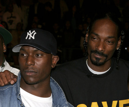 Tyrese Gibson and Snoop Dogg at the Los Angeles premiere of 'Get Rich or Die Tryin' held at the Grauman's Chinese Theatre in Hollywood, USA on November 3, 2005.のeditorial素材