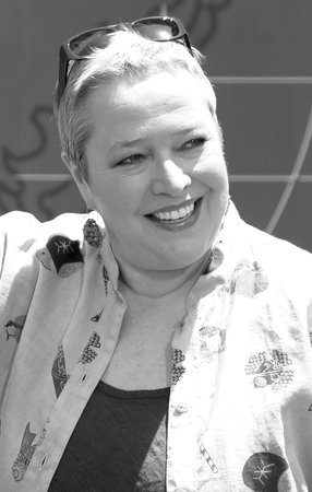 Kathy Bates at the Los Angeles premiere of 'Around The World In 80 Days' held at the El Capitan Theater in Hollywood, USA on June 13, 2004.のeditorial素材