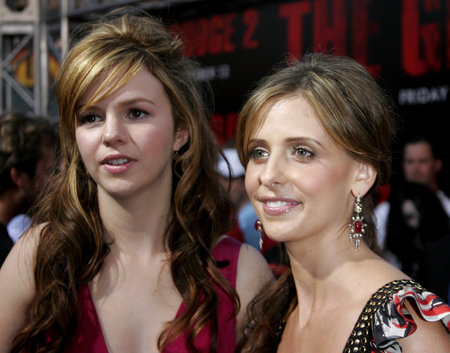 Amber Tamblyn and Sarah Michelle Gellar at the World premiere of 'The Grudge 2' held at the Knott's Berry Farm in Buena Park, USA on October 8, 2006.のeditorial素材