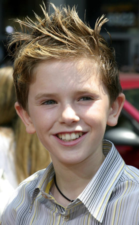 Freddie Highmore at the Los Angeles premiere of "Charlie and the Chocolate Factory" World Premiere at the Grauman's Chinese Theatre in Hollywood, USA on July 10, 2005.のeditorial素材