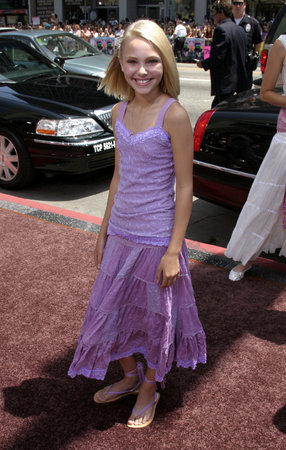 AnnaSophia Robb at the Los Angeles premiere of "Charlie and the Chocolate Factory" held at the Grauman's Chinese Theatre in Hollywood, USA on July 10, 2005.のeditorial素材