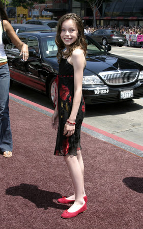 Julia Winter at the Los Angeles premiere of "Charlie and the Chocolate Factory" held at the Grauman's Chinese Theatre in Hollywood, USA on July 10, 2005.のeditorial素材