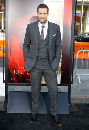 George Stults at the Los Angeles premiere of 'Unforgettable' held at the TCL Chinese Theatre in Hollywood, USA on April 18, 2017.のeditorial素材