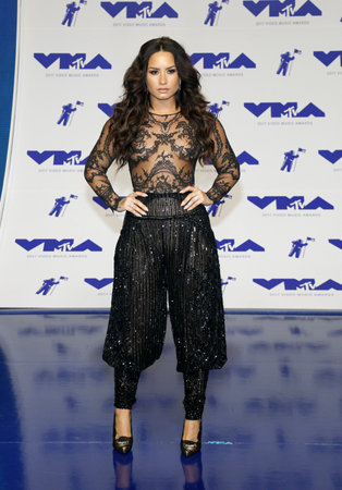 Demi Lovato at the 2017 MTV Video Music Awards held at the Forum in Inglewood, USA on August 27, 2017.のeditorial素材