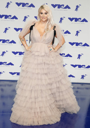 Kesha at the 2017 MTV Video Music Awards held at the Forum in Inglewood, USA on August 27, 2017.のeditorial素材