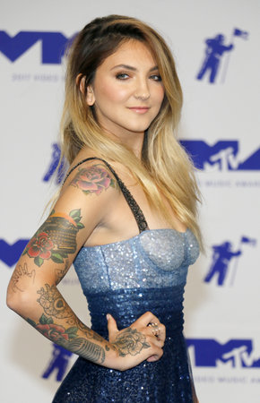 Julie Michaels at the 2017 MTV Video Music Awards held at the Forum in Inglewood, USA on August 27, 2017.のeditorial素材