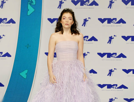Lorde at the 2017 MTV Video Music Awards held at the Forum in Inglewood, USA on August 27, 2017.のeditorial素材