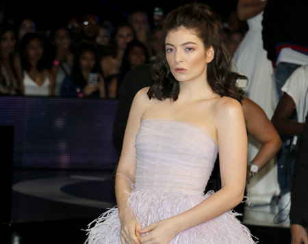 Lorde at the 2017 MTV Video Music Awards held at the Forum in Inglewood, USA on August 27, 2017.のeditorial素材