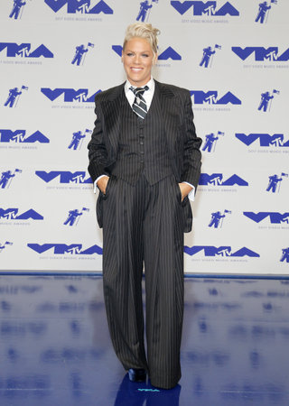 Pink at the 2017 MTV Video Music Awards held at the Forum in Inglewood, USA on August 27, 2017.のeditorial素材