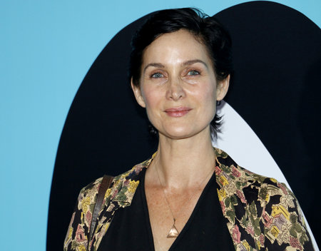 Carrie-Anne Moss at the Los Angeles premiere of 'Wonder' held at the Regency Village Theatre in Westwood, USA on November 14, 2017.のeditorial素材