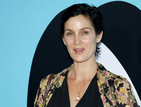 Carrie-Anne Moss at the Los Angeles premiere of 'Wonder' held at the Regency Village Theatre in Westwood, USA on November 14, 2017.のeditorial素材