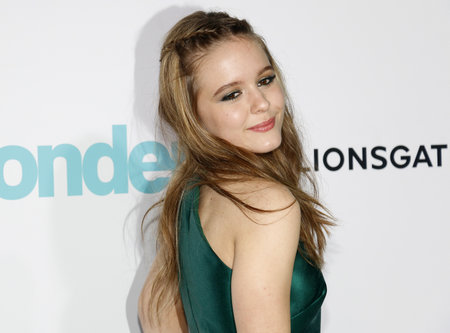 Izabela Vidovic at the Los Angeles premiere of 'Wonder' held at the Regency Village Theatre in Westwood, USA on November 14, 2017.のeditorial素材