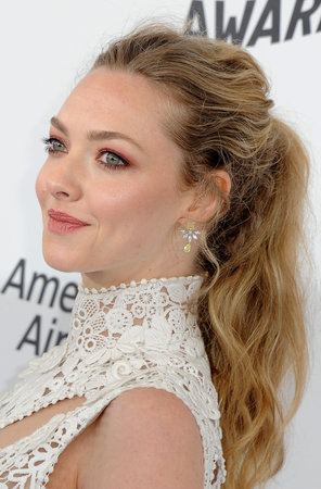 Amanda Seyfried at the 2018 Film Independent Spirit Awards held at Santa Monica Beach, USA on March 3, 2018.のeditorial素材