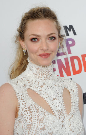 Amanda Seyfried at the 2018 Film Independent Spirit Awards held at Santa Monica Beach, USA on March 3, 2018.のeditorial素材