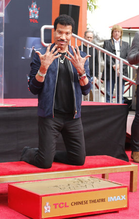 Lionel Richie at Lionel Richie Hand And Footprint Ceremony held at the TCL Chinese Theatre in Hollywood, USA on March 7, 2018.のeditorial素材