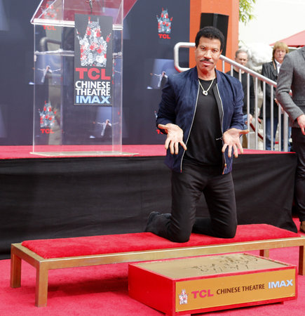 Lionel Richie Hand And Footprint Ceremony held at the TCL Chinese Theatre in Hollywood, USA on March 7, 2018.のeditorial素材